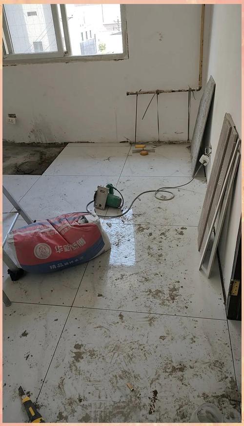 旧房翻新直接铺防滑砖施工现场图
