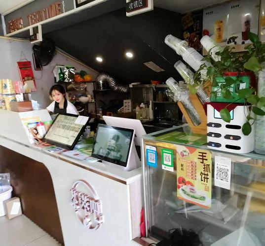 新茶饮线下商场门店操作台场景