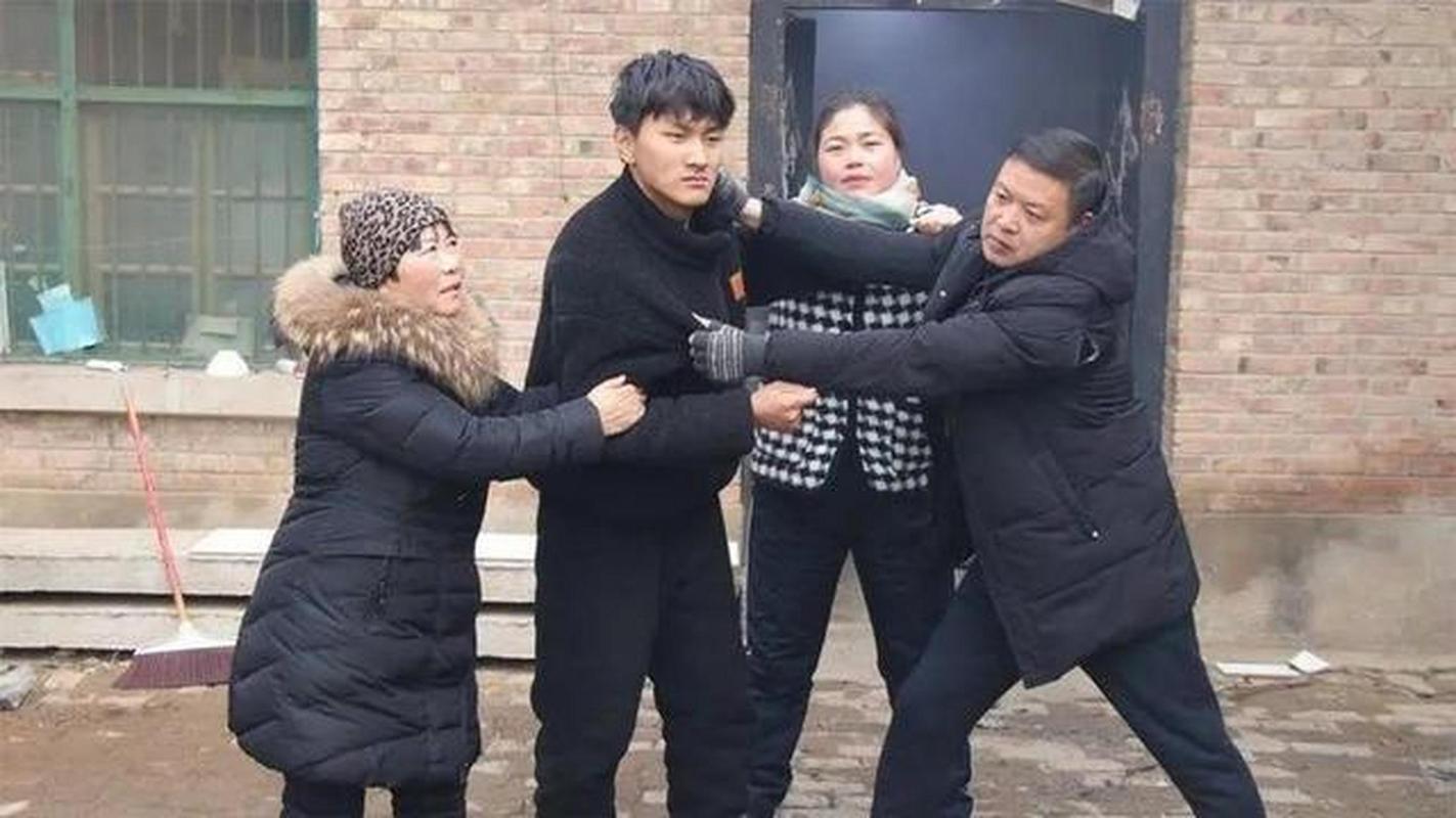 家庭继承纠纷亲属吵架现场
