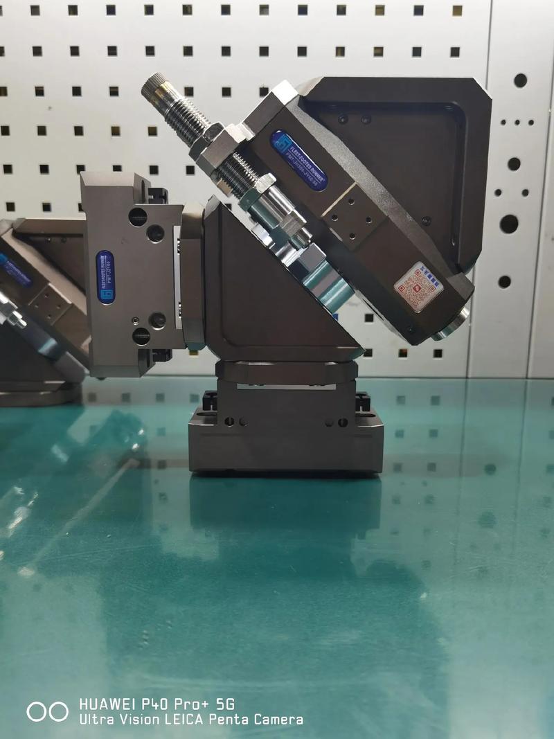 工业机器人软胶抓取末端执行器实物图