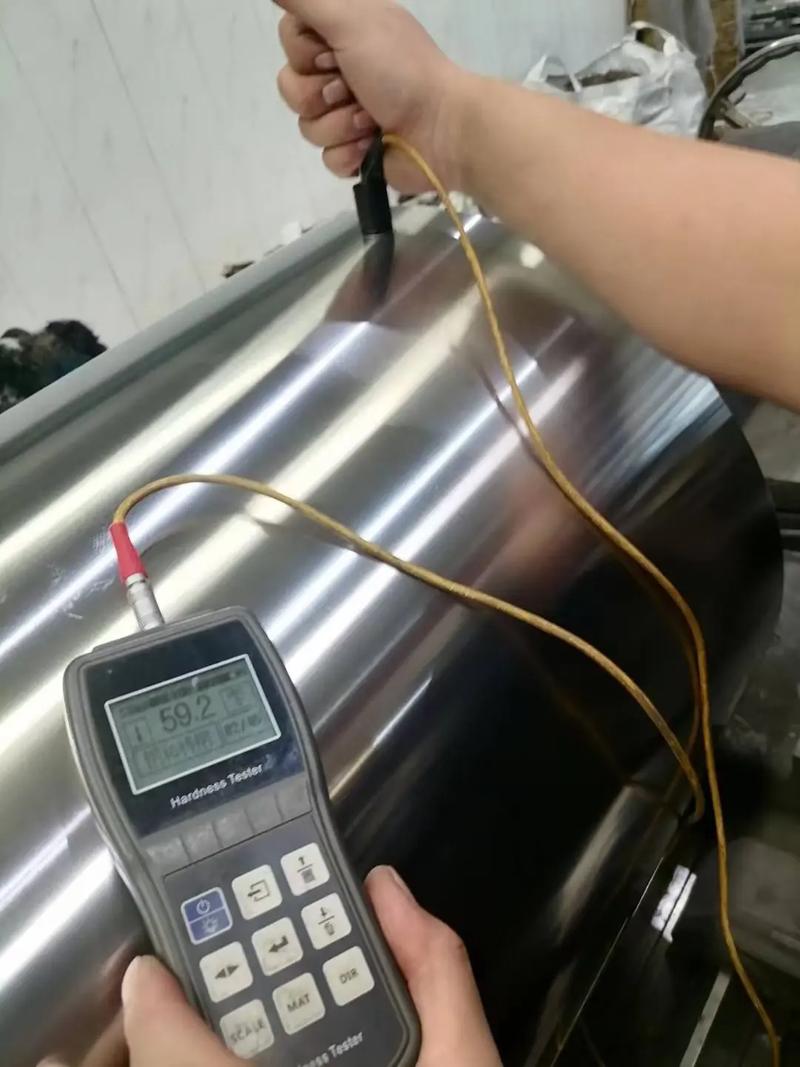激光熔覆成品辊硬度检测现场