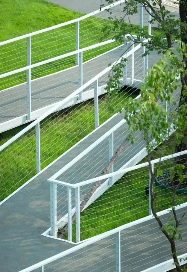 北京奥林匹克森林公园平坦的无障碍坡道