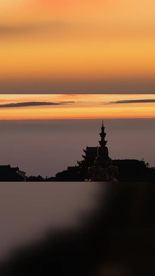 峨眉山金顶深夜空无一人的石阶