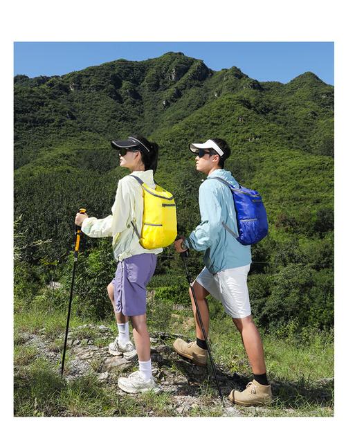 户外徒步水袋背包使用场景