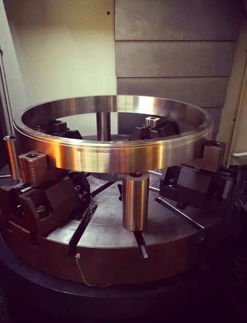 立式加工中心批量加工汽配工件现场