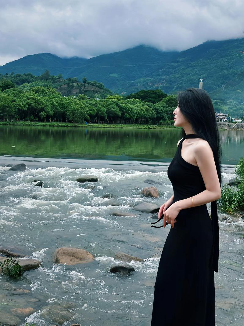山水旅游穿搭简约舒适