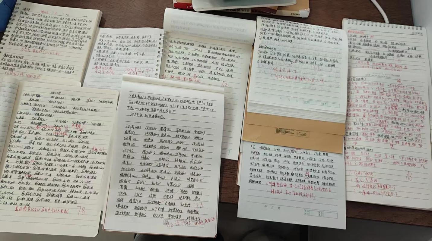 中学语文改作业红笔批注场景