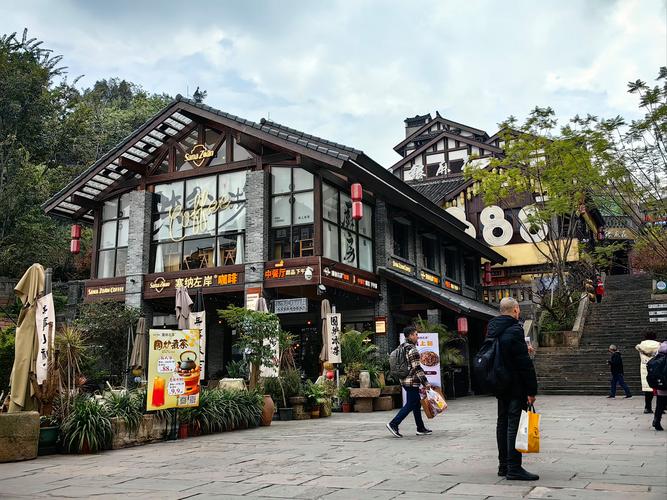 磁器口后山三角梅巷