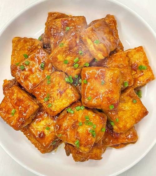 豆腐煎至金黄过程实拍