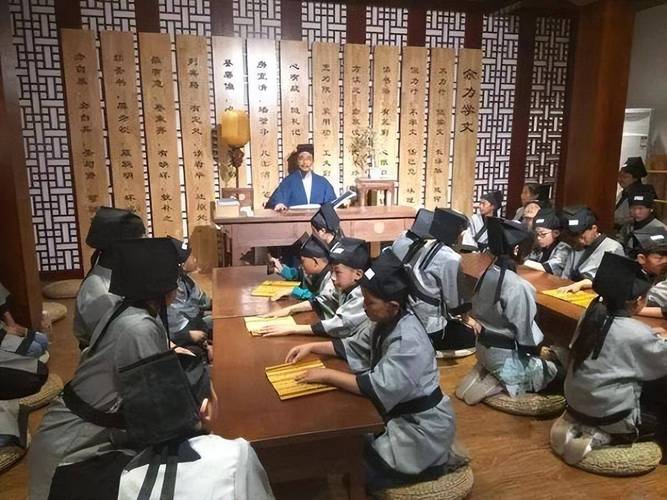 孩子在不同版本古籍中查找资料自学场景