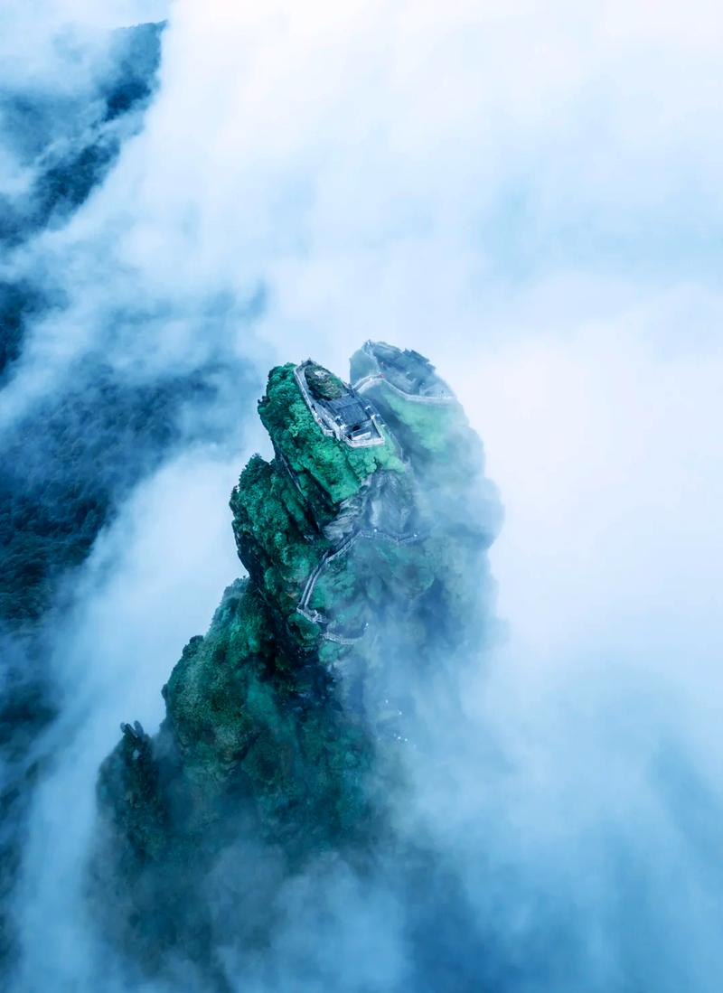 贵州梵净山红云金顶晨雾景观