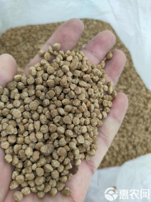 流化床造粒加工完成的水溶肥颗粒样品图