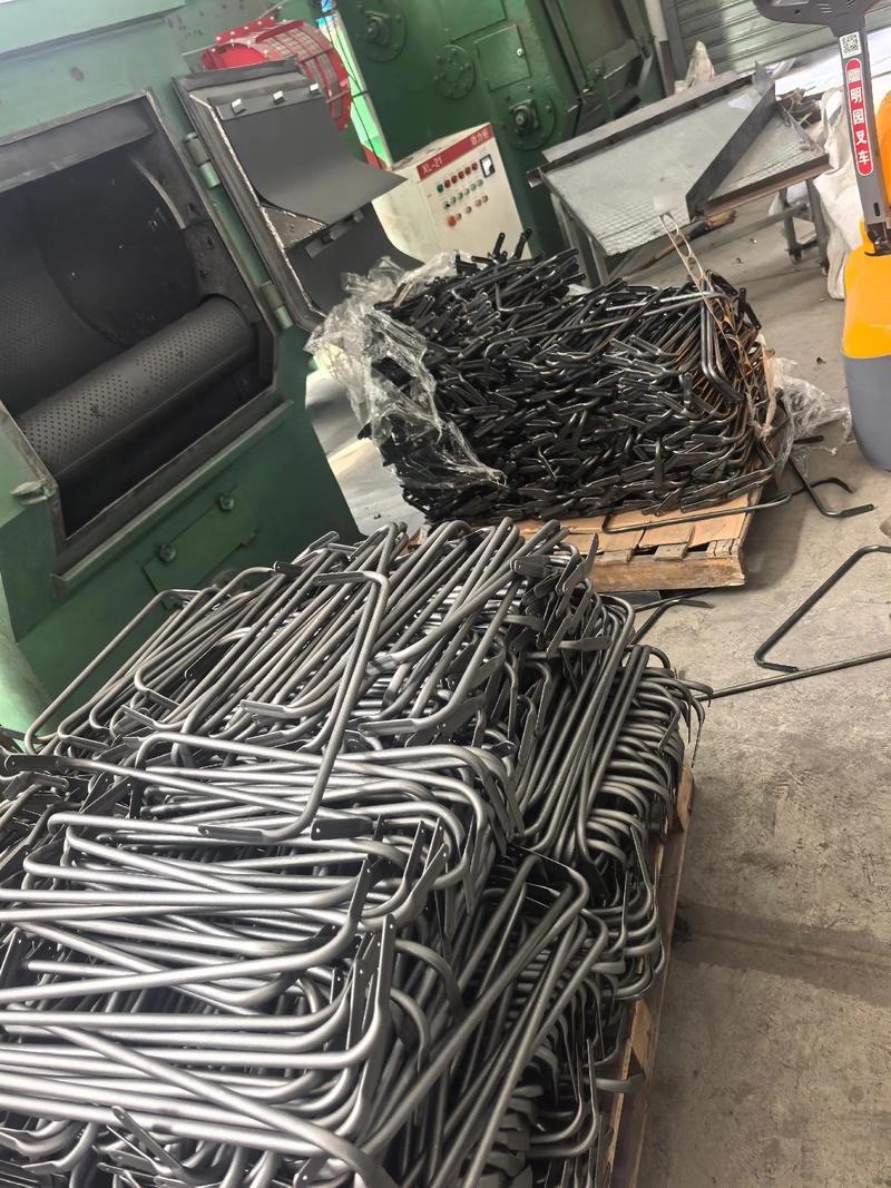 抛丸机内部抛头磨损对比图 新旧叶片