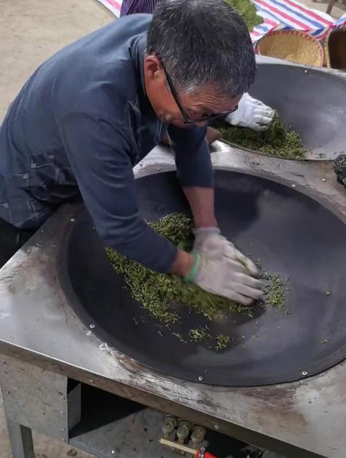 湖北南漳磨坪贡茶手工炒茶现场