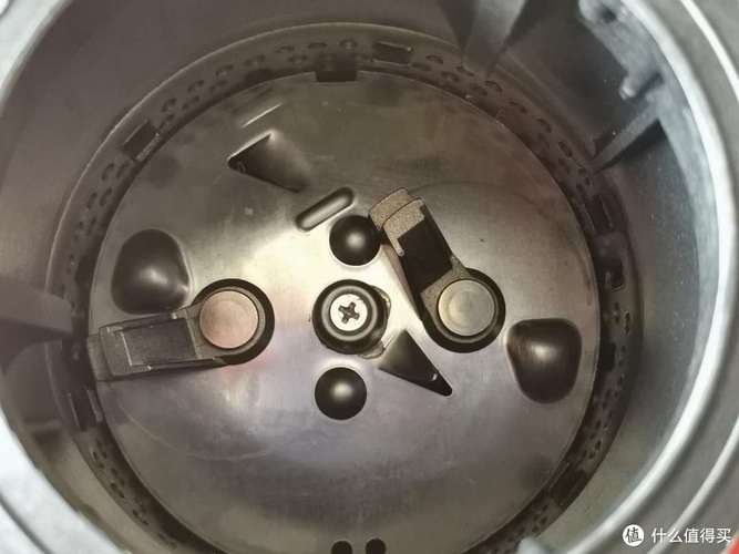 垃圾处理器研磨锤与研磨盘结构特写