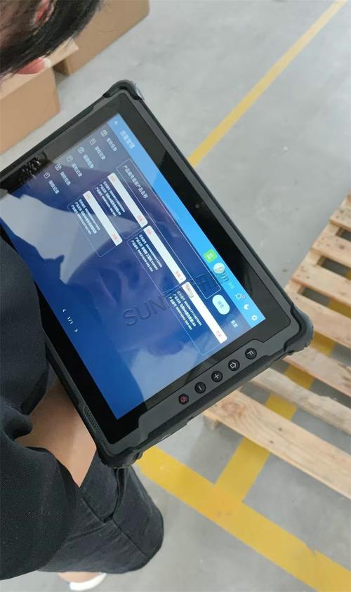 工业平板在车间进行ERP报工操作