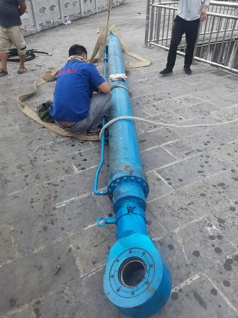 工地现场非标油缸安装调试实拍