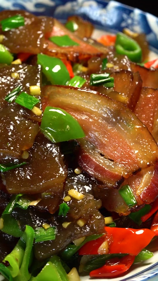 张家界腊肉炒蕨粑