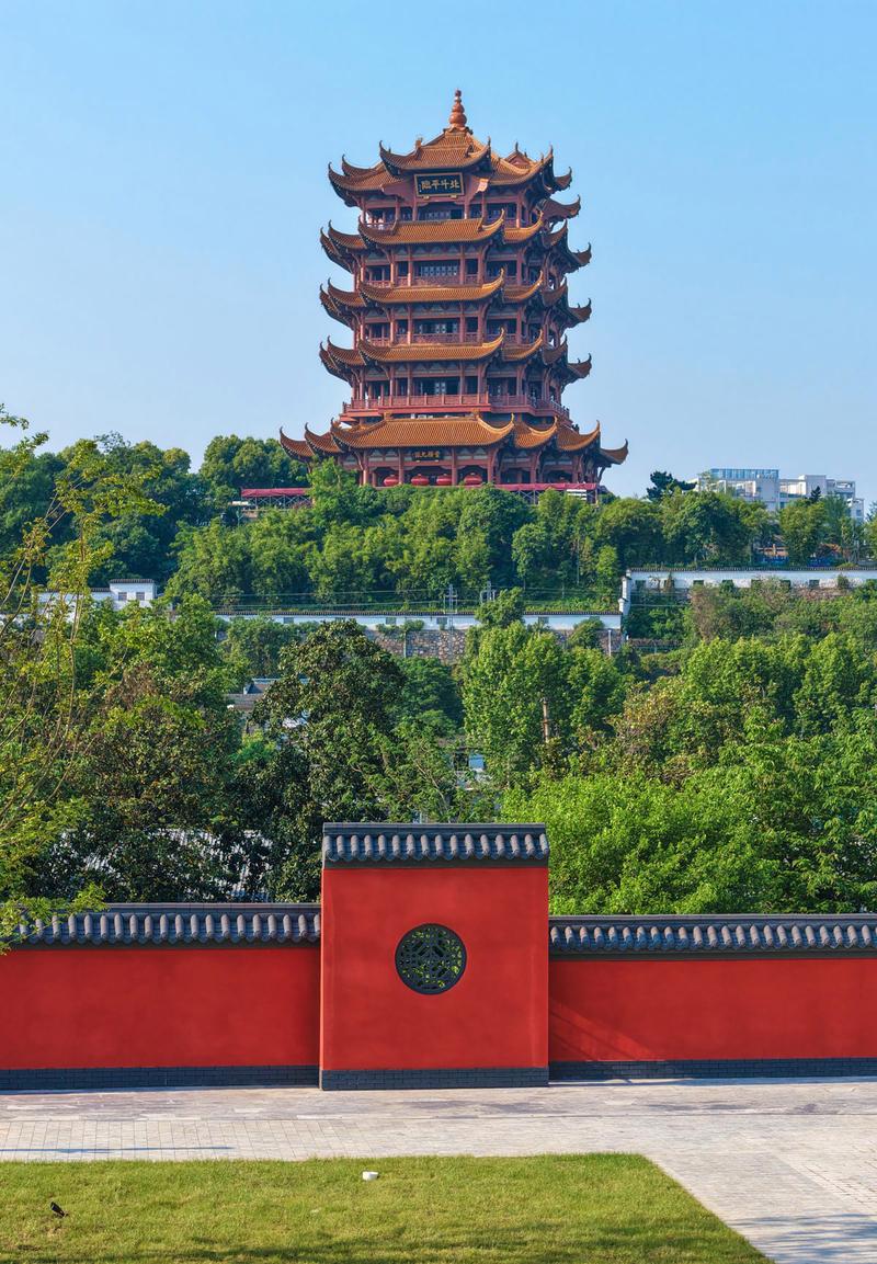 武汉司门口黄鹤楼站出口拍黄鹤楼全景