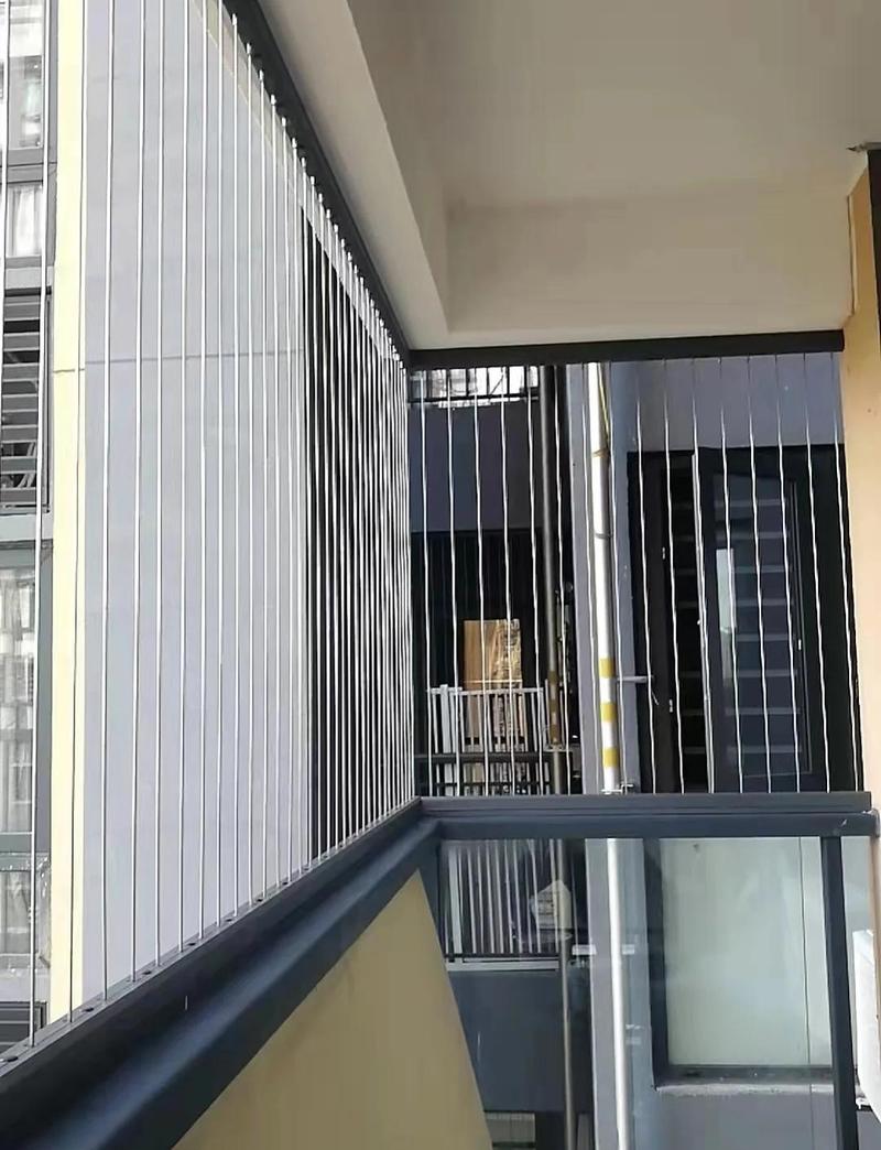 住宅阳台高空坠物防护网安装实景图