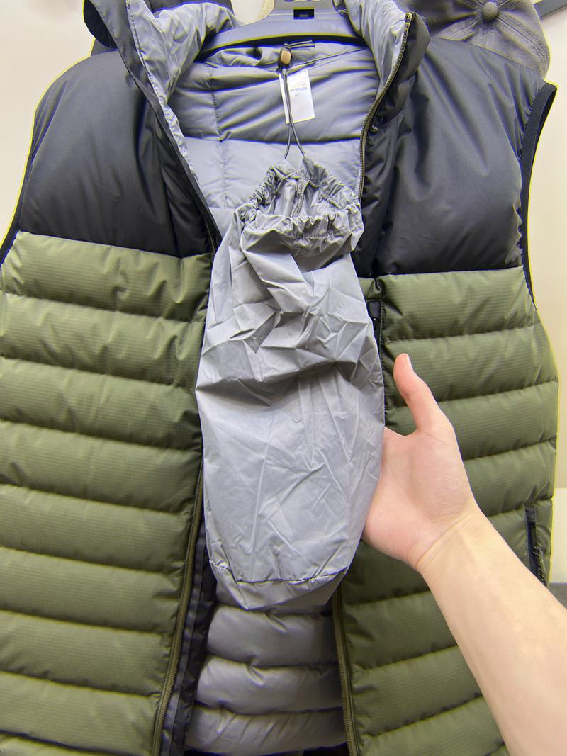 折叠便携保暖耳罩放羽绒服口袋场景图
