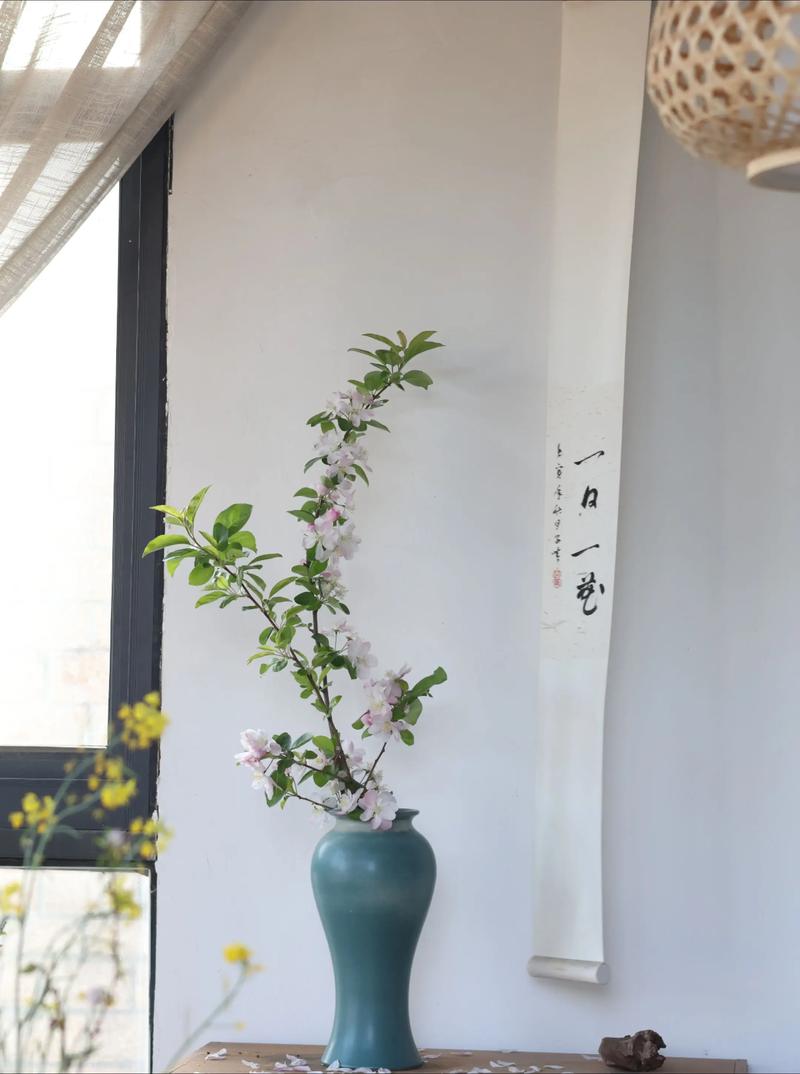 小户型窗台中式陶瓷花器绿植搭配