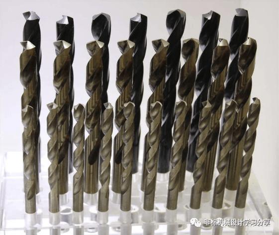机械加工工人手工刃磨钻床钻头