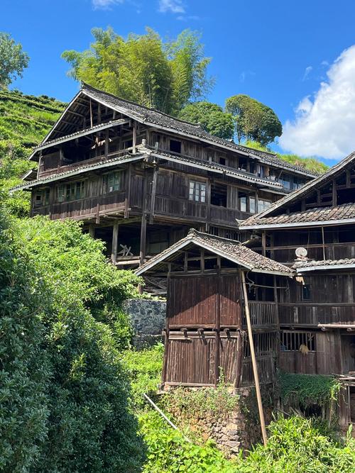广西龙脊梯田古寨吊脚楼农家景观
