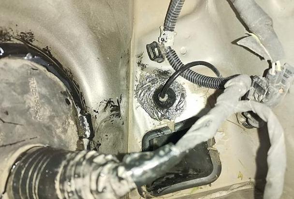 防水接头密封圈未压紧导致进水内部图