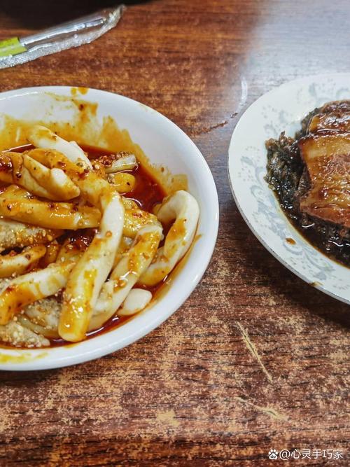 成都文殊院街边玻璃柜甜水面红油