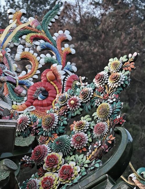 新房梁上,也开得出嵌瓷花