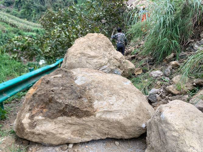震后清理的那堆老石头，踩了法律大坑
