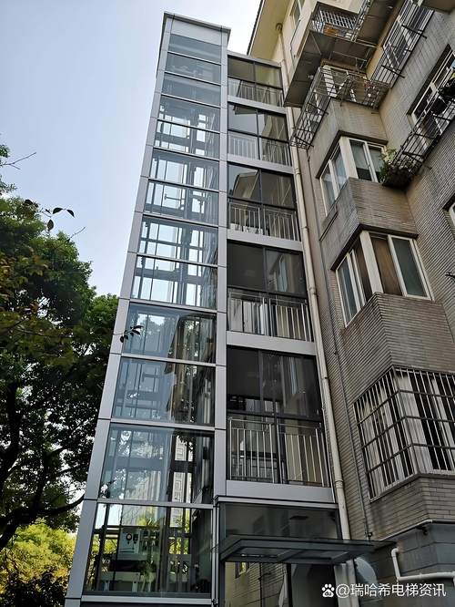 南京老旧小区电梯加装施工现场