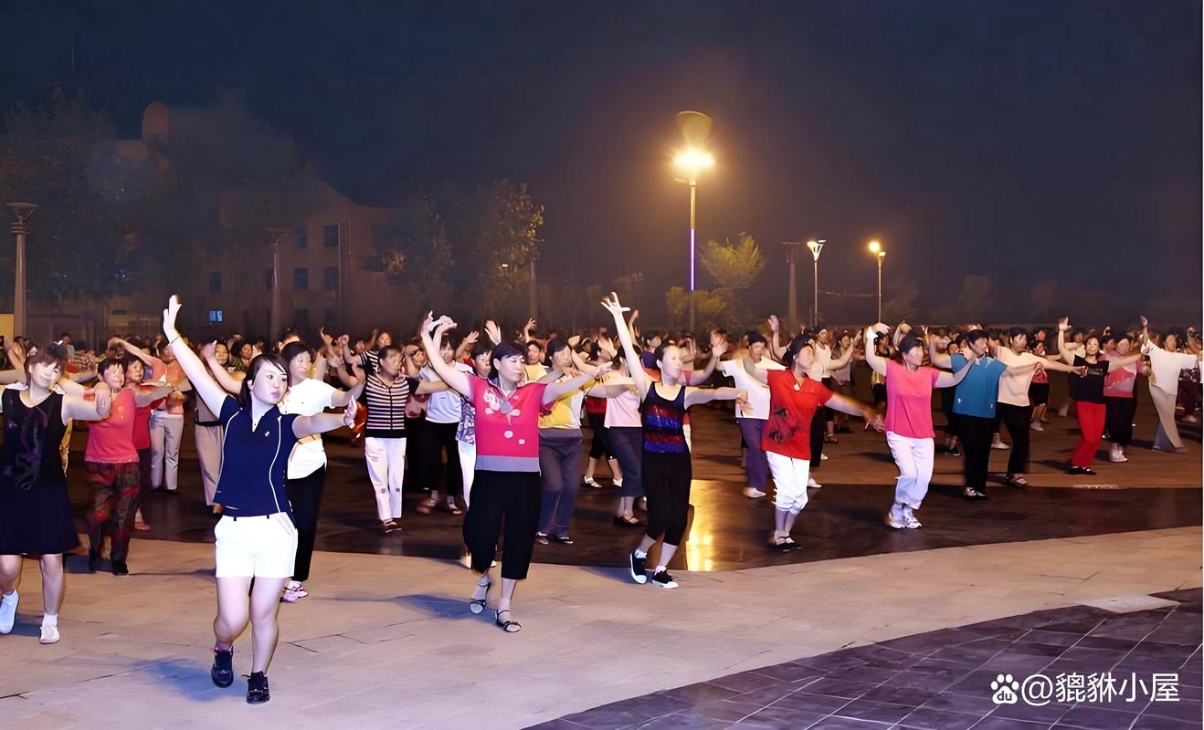 城市夜骑：躲开广场舞大妈才是真·技术