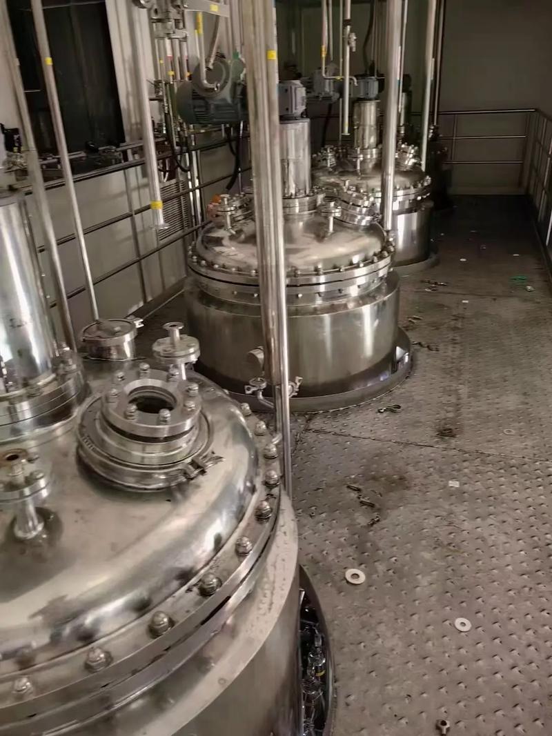 不锈钢反应釜成品待出货工厂堆场