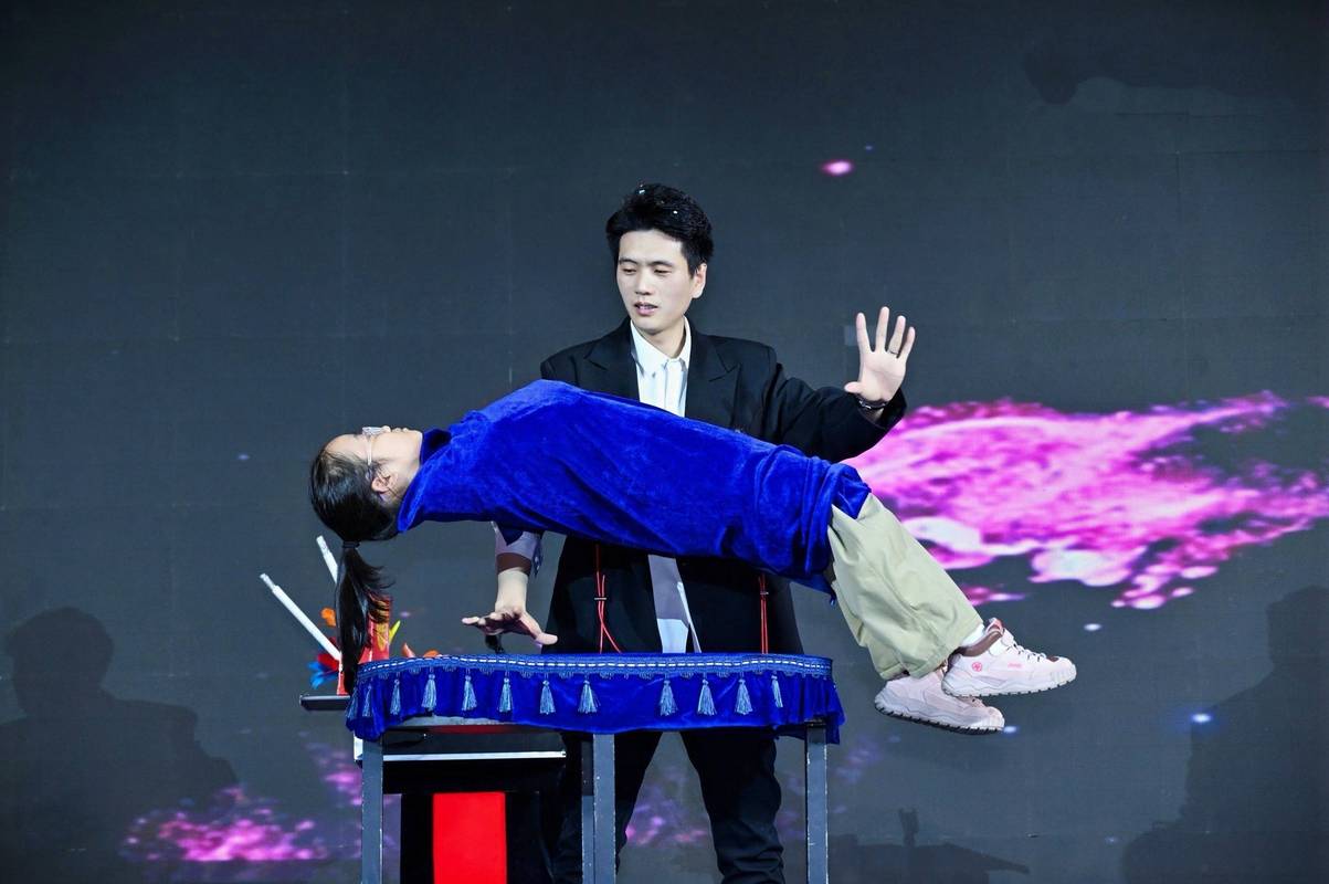 魔术的秘密：当谎言比真相更迷人-因为所以