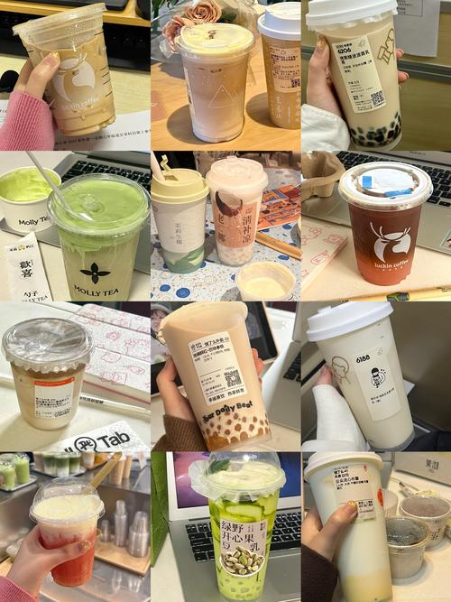 堆满各种奶茶杯子的桌面实拍图