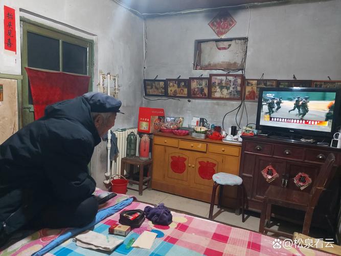 老人客厅订立代书遗嘱家庭场景照片