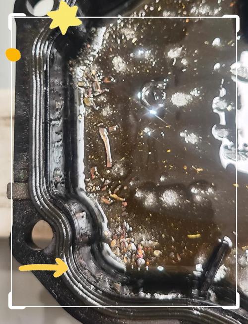自动变速箱油底壳磁铁吸附的铁屑杂质