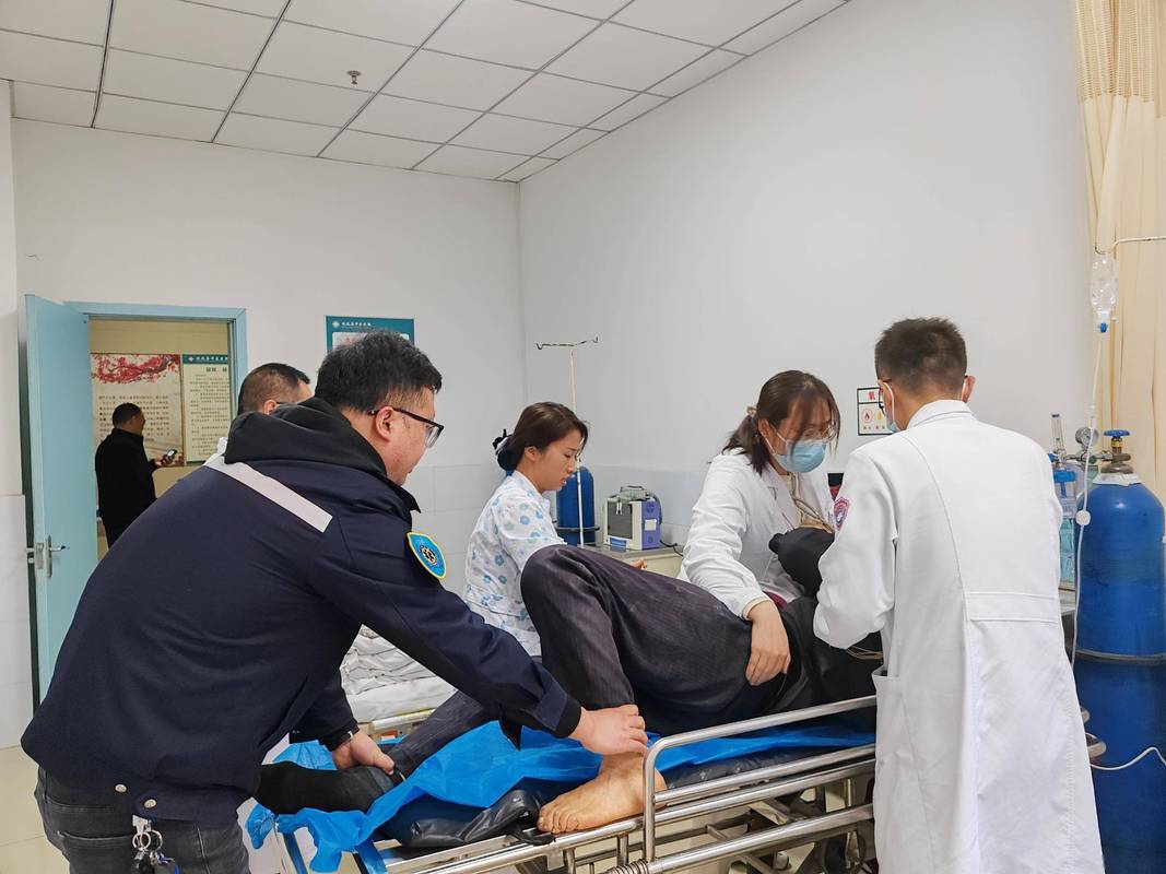 退休返聘人员工作受伤就医场景实拍