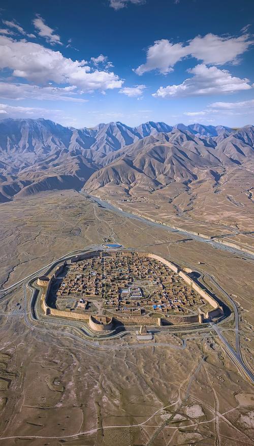 西北小众自驾永泰古城戈壁城墙远景