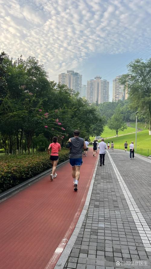 普通人小区公园低强度健走场景