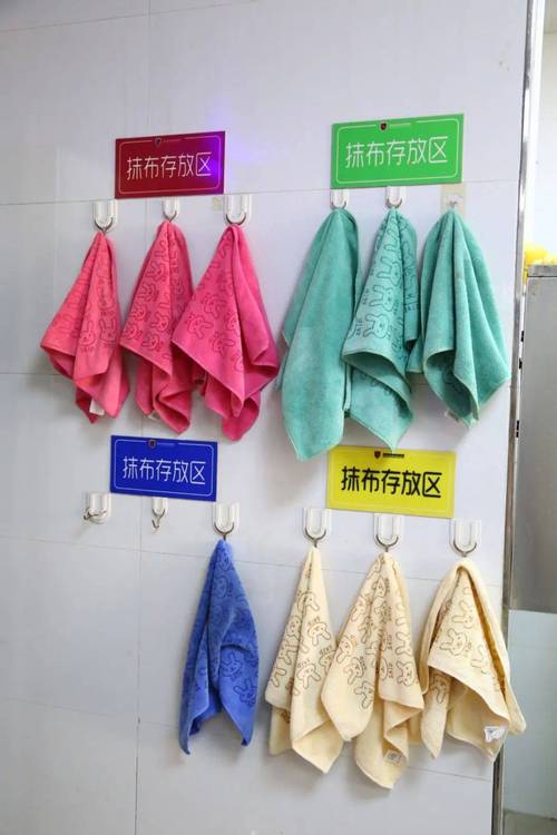 按颜色区分的厨房分区抹布挂架实拍