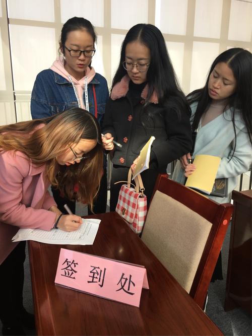 小学教师线下教研活动凑数签到场景