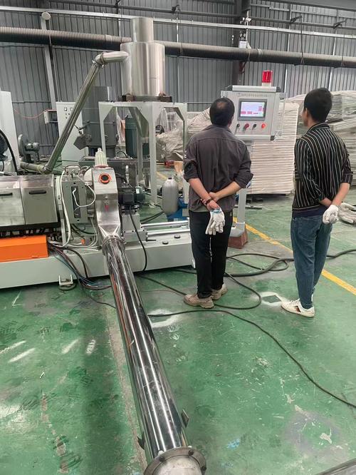 挤出造粒下料口架桥故障现场图