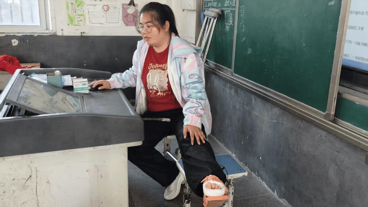 公开课讲台老师突发状况实拍
