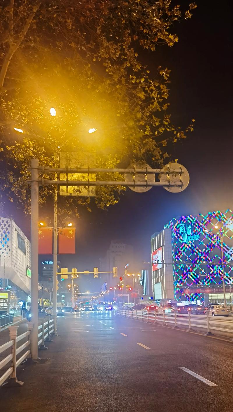 夜晚城市霓虹灯街景