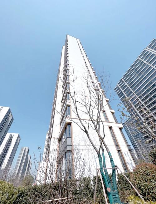 南京九月下午三点新建商品楼盘楼间距实拍