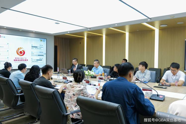 中试基地入驻团队开项目评审会现场