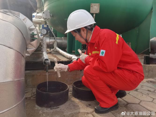 设备油液采样阀现场取样操作示意图